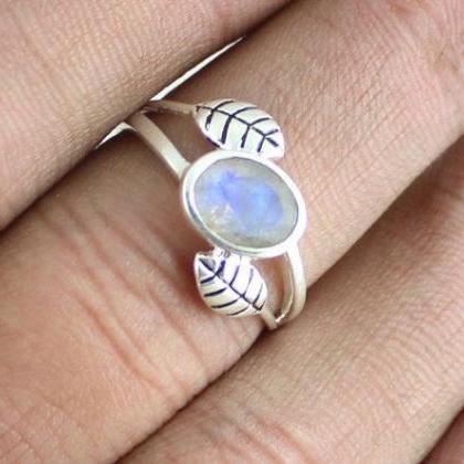 Lovely Designer Moonstone Silver Ring,midi..
